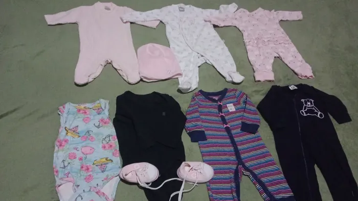 Lote de roupas de bebê menina P,e 1 saco de dormir para bebe