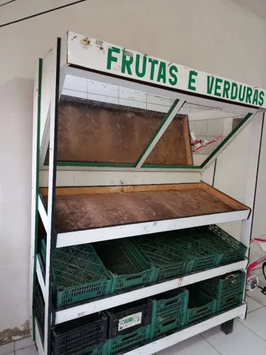 Estante de frutas e verduras