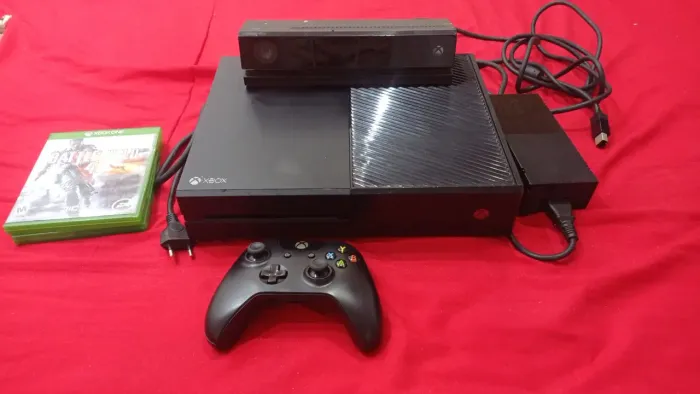 Xbox completo controle Kinect e jogos novissimo sem marcas de uso pra vender logo