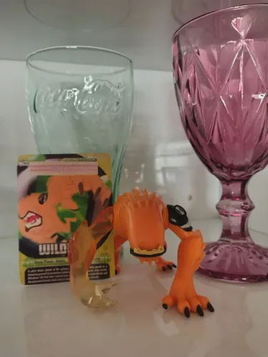 Ben 10 bandai besta battle + card