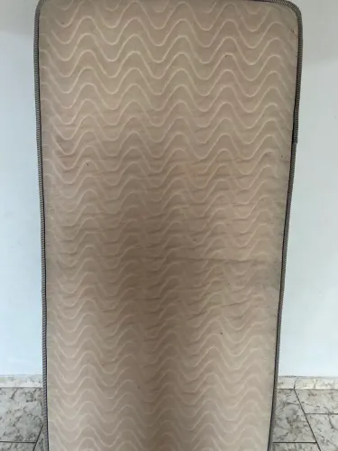 estou vendendo um guarda roupa de casal 8 portas e um colchão de solteiro