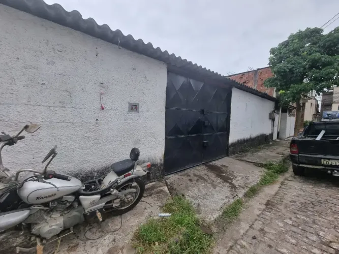 Imóvel para aluguel possui 200 metros quadrados em Gradim - São Gonçalo - RJ