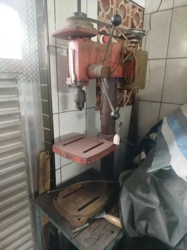 Furadeira de bancada industrial