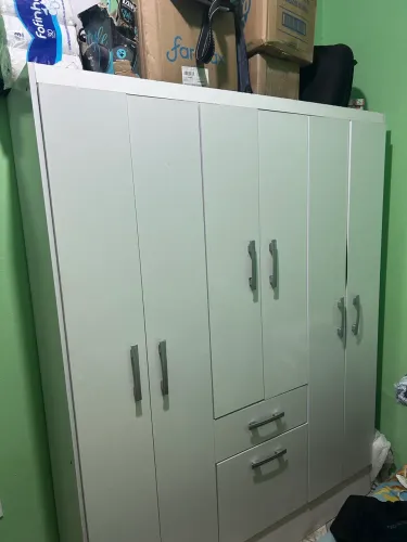 Guarda-roupa três porta conservado