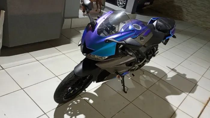 vendo R15, pouco rodada, muito boa