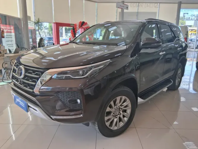 Toyota Hilux SW4 SRX 4X4 2.8 TDI 16V Dies. Aut. 2023