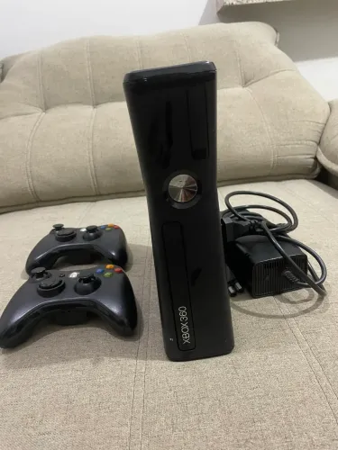 Xbox 360 slim+40 jogos e 1 Controle original+limpeza e desbloqueio