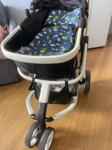 Carrinho de bebe com Moisés