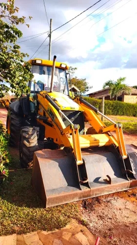VENDO RETROESCAVADEIRA JCB 4X4
