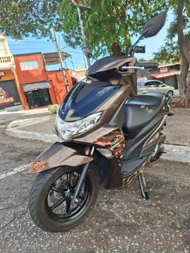 Yamaha Fluo 125c Marrom