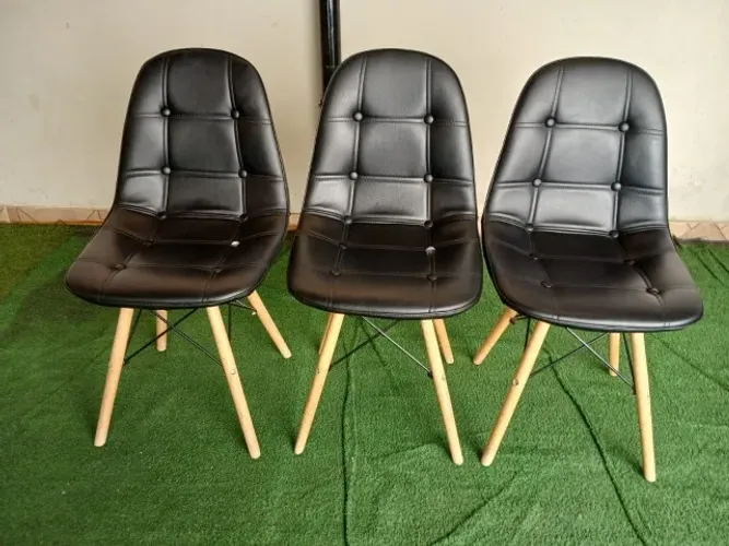 Cadeira Eames Eiffel Botonê Estofada - Preto