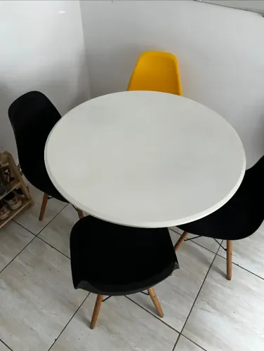 Mesa de jantar Eiffel perfeito estado 120cm