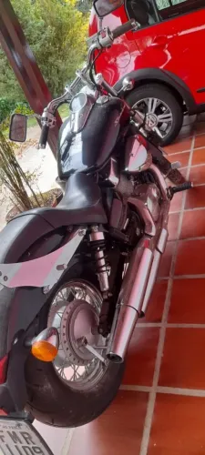 Moto muito conservada, manual e chave reserva!!