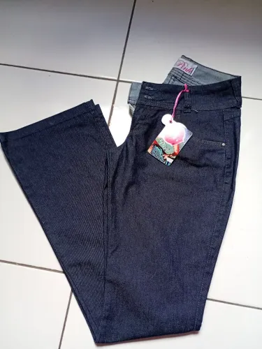 Calça flare 42