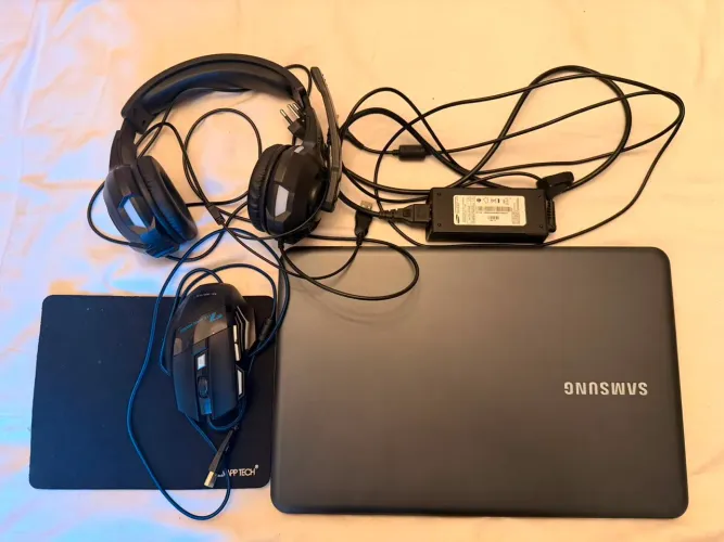 Samsung Expert X30. Com carregado, fone de ouvido USB e mouse gamer