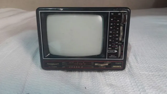 televisão portátil sony com rádio am/fm
