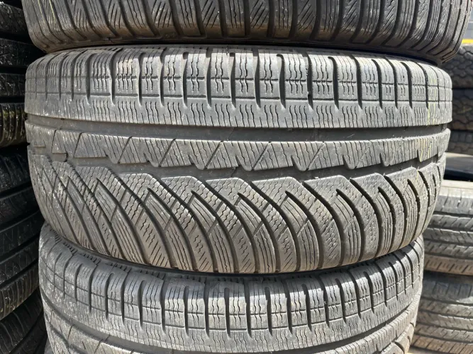 Jogo de pneus 17 Passat , Jetta 235/45 R17 Michelin semi novos ( 225/45 R17 )