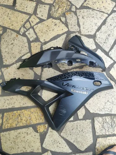 Carenagem Kawasaki versys 650 ano 2025 vendo separado também.