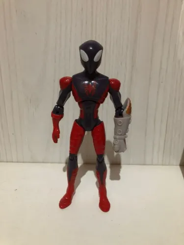 Boneco do desenho O Espetacular Homem-Aranha Cyber Charged