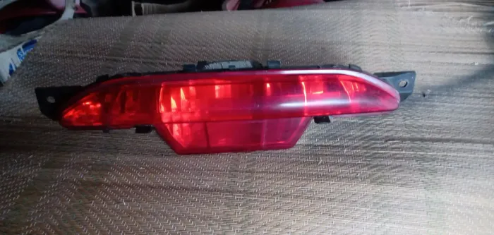 Lanterna para-choque Peugeot 208.  2013)16