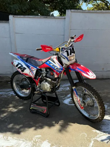 CRF 230 extremamente Nova