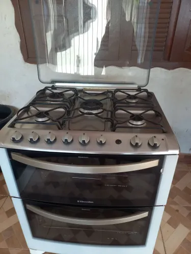 Fogão de seis bocas Electrolux