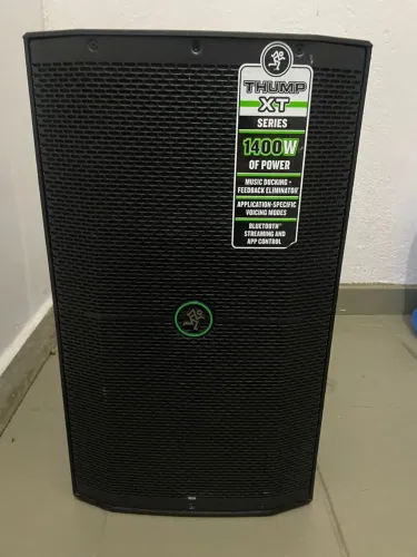 Caixa thump XT 1400 w