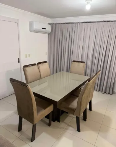 Mesa de Jantar retangular com 6 cadeiras