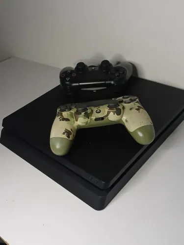 PLAYSTATION 4 SLIM 500GB COM 2 CONTROLES - FUNCIONANDO PERFEITAMENTE