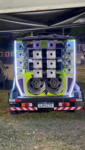 Paredão de som automotivo 