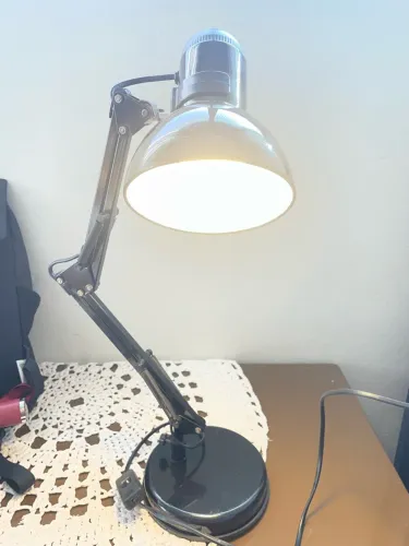 Luminária articulada 110 preta