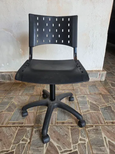 Cadeira de Escritório Fixa com Rodinhas