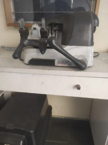 Vendo máquina de copiar chave silca modelo delta 2000