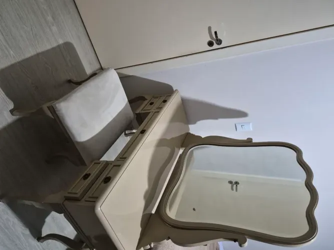 Penteadeira Provençal em Madeira Maciça + Banqueta (Ótimo Estado)