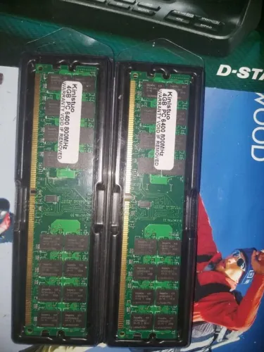 Para turbinar aquele CPU antigo seu- 2 Memórias 4GB cada são DDR2 800mhz