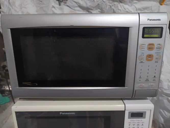 Microondas Panasonic 31L com GRILL