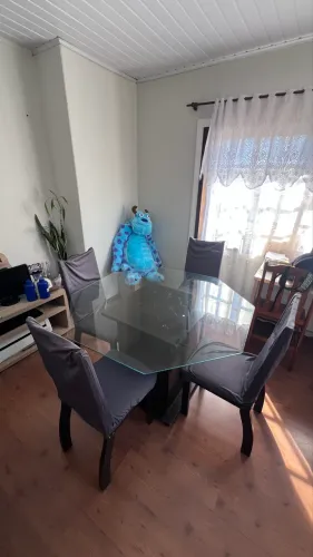 Mesa de vidro octógono com 4 cadeiras