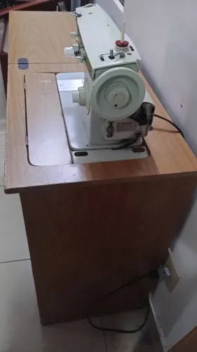 Máquina Singer 242 super conservada 