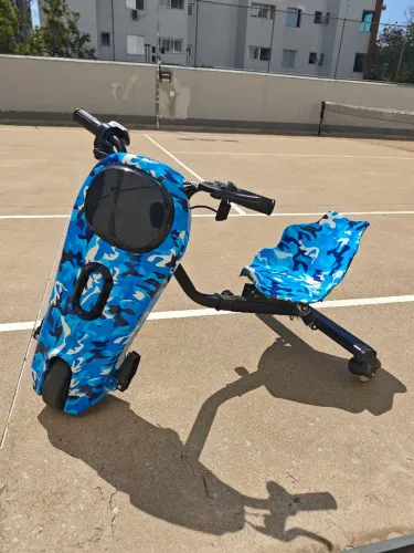 Triciclo Infantil Elétrico Shark Blue Alpha Drift 350w Cor Azul Camuflado