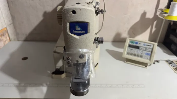 Maquina de Costura Travete
