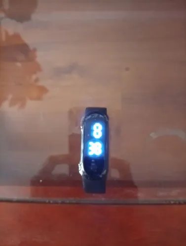 Relógio digital esportivo, troco em uma bike de criança.