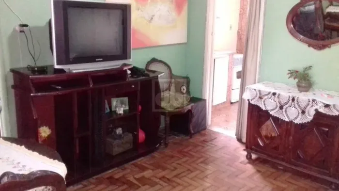 Maravilhoso apartamento de quarto e sala, no miolo de Icaraí. Sol da manhã. 1 quadra da pa