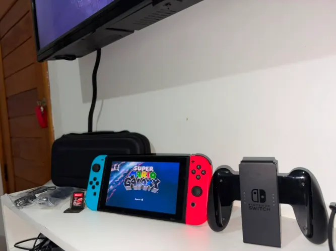 NINTENDO SWITCH V2 (COMPLETO + JOGO) EXCELENTE ESTADO