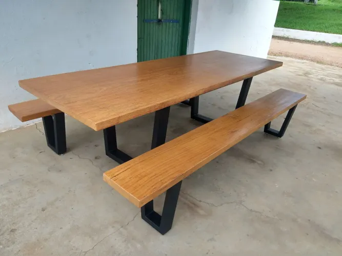Mesa para área de churrasqueira