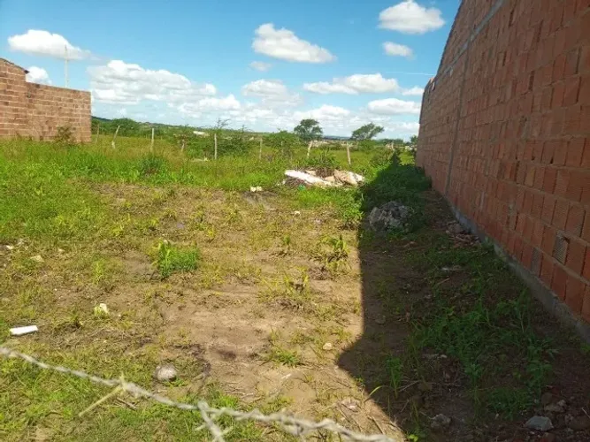 Terreno medindo 9,60x21m na Tv. Hermano Rocha Gomes - Simão Dias/SE