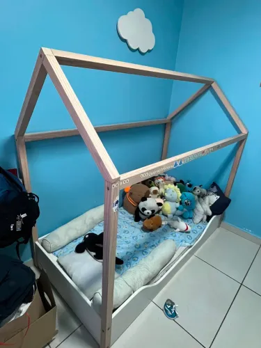 Cama montessori Tok Stok com colchão