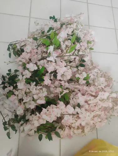 Flores artificiais para decoração de festa