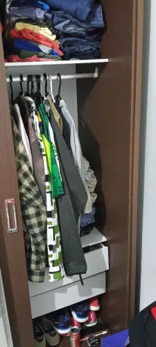Guarda-roupas 3 Portas de Correr com 6 gavetas e espelho