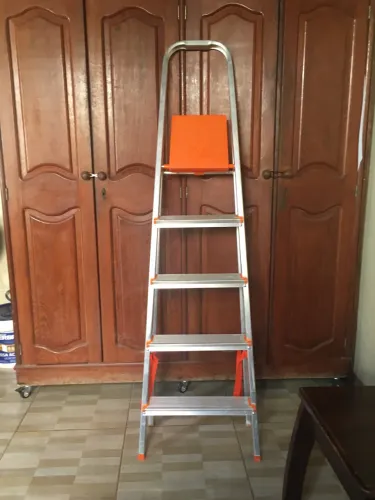 Escada de alumínio 5 degraus