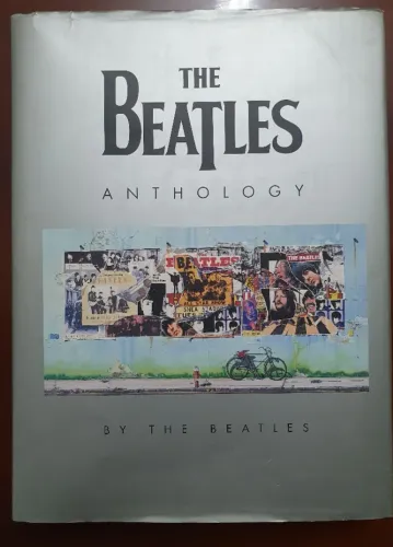 Livro Anthology dos Beatles.
